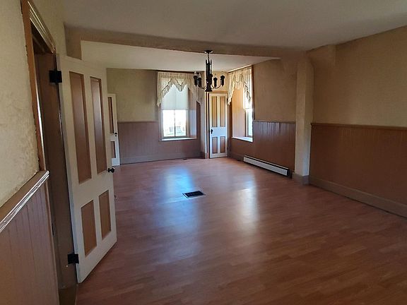 5th image of 18139 Fannettburg Rd W