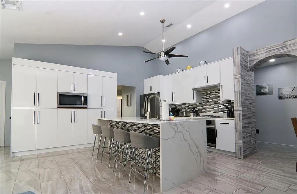 4 bed, 3.0 bath, 1981 sqft, $3,450 — Photo 4