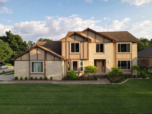 6710 Westpointe Dr, Troy, MI 48085