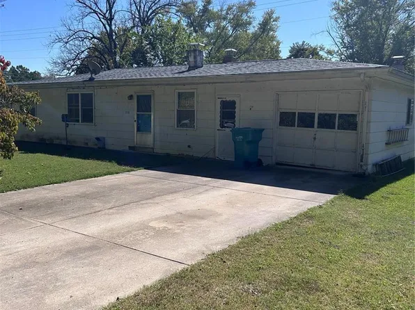 208 N 4th St, Steelville, MO 65565