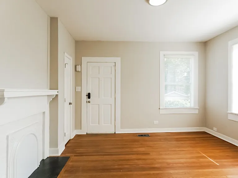1548447_027_bedroom_12972311.jpg