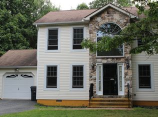 1147 Cranberry Dr, Bushkill, PA 18324