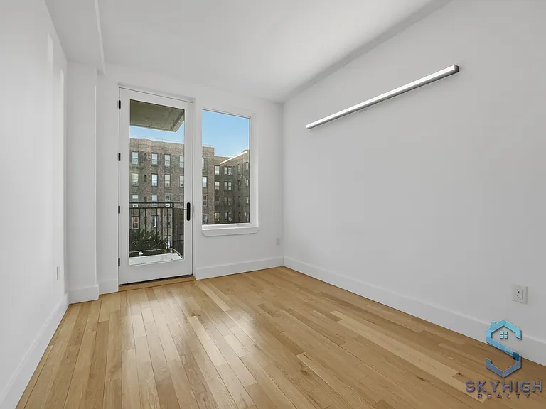 3 Clarkson Ave #5B — Photo 7