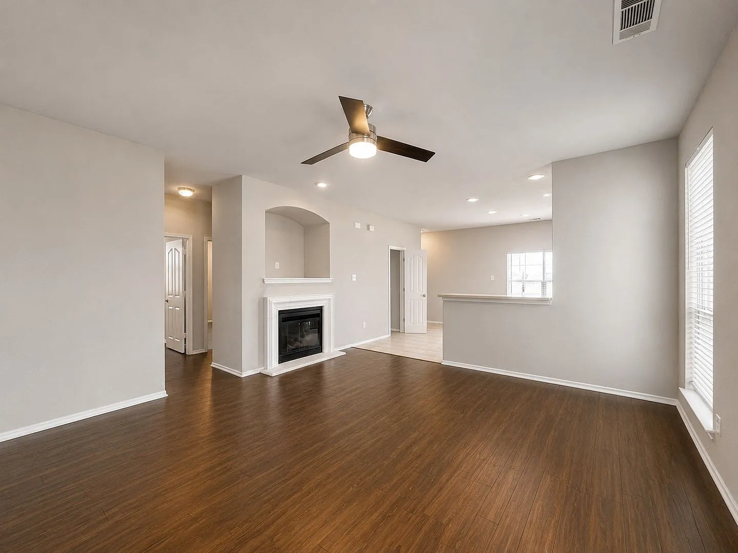 Gorgeous 3 Bedroom House for rent in North Fort Worth with an office room! — Photo 3