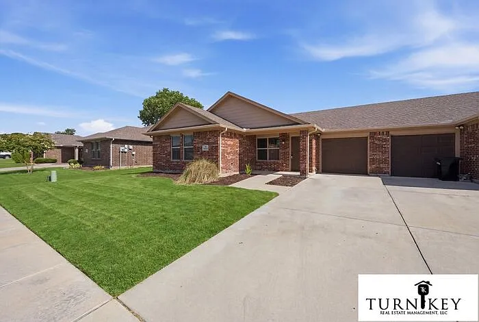 3 bed, 2.0 bath, 1227 sqft, $1,695 — Photo 3