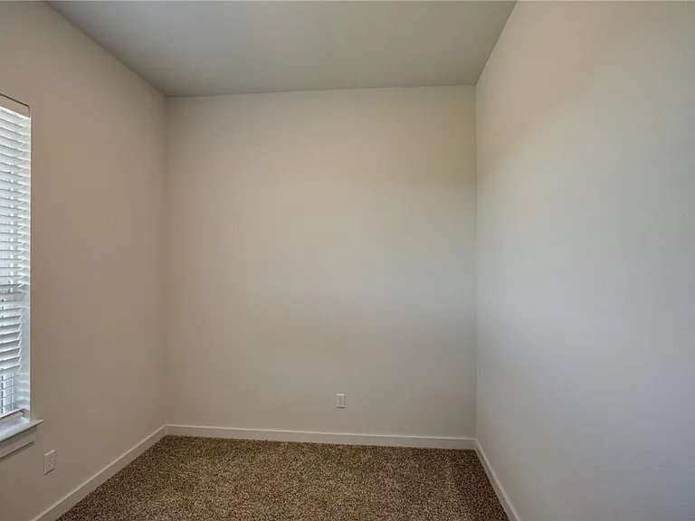 608 Saturnia Dr — Photo 22