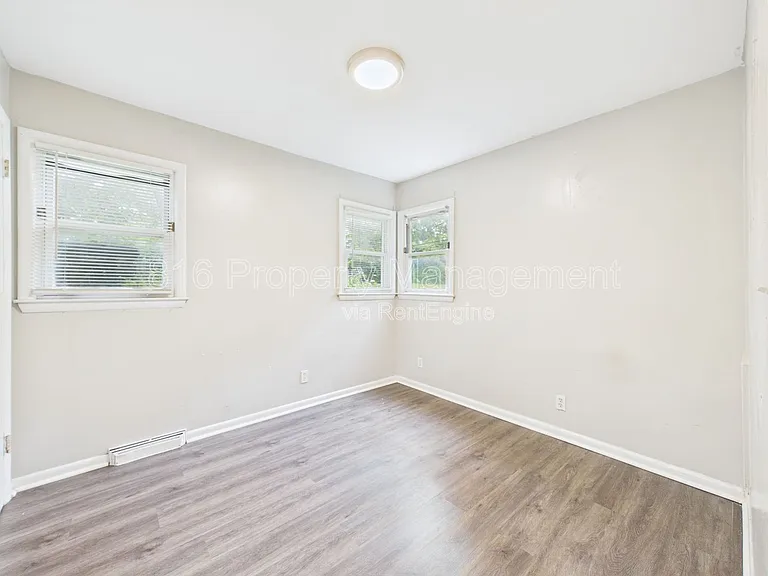 8028 Montgall Ave — Photo 10