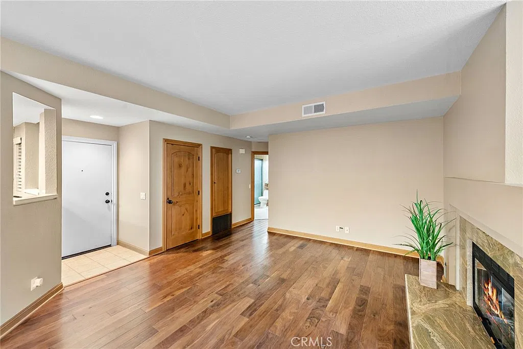1 bed, 2.0 bath, 935 sqft, $3,100 — Photo 4