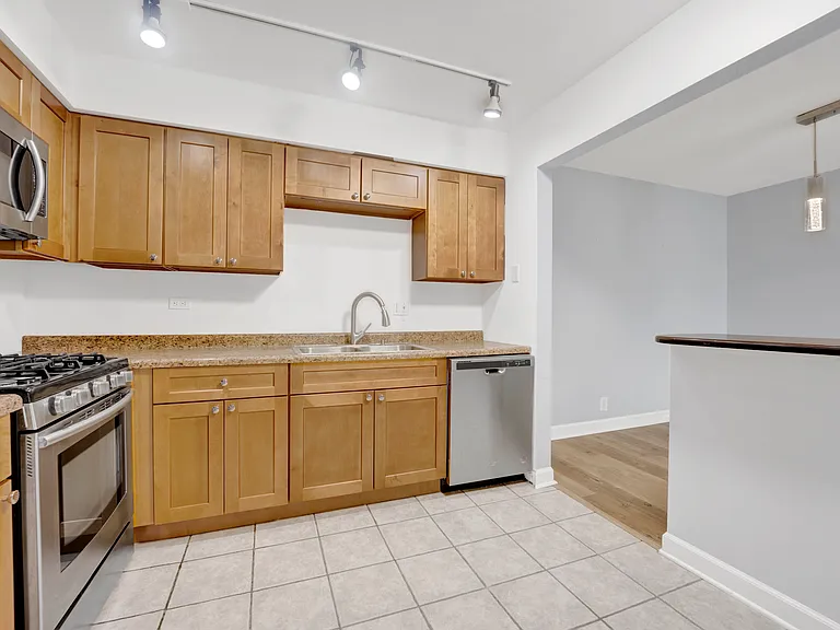 1100 E Randville Dr #211 — Photo 8