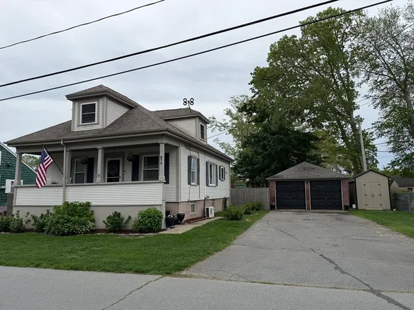 972 Maplewood St, New Bedford, MA 02745
