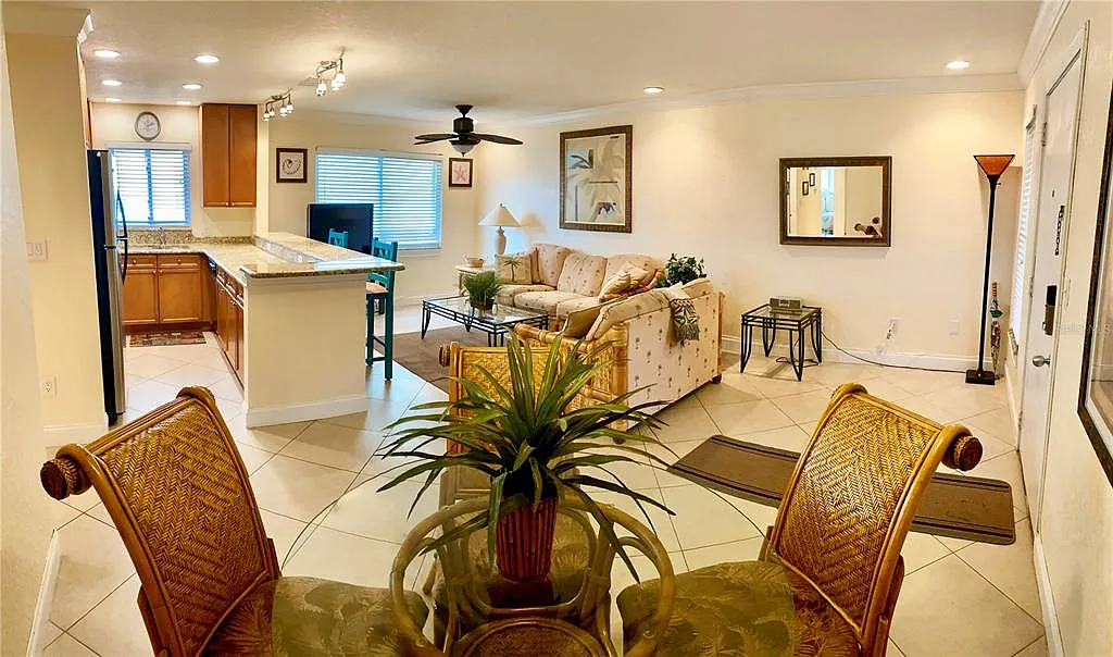 2 bed, 2.0 bath, 830 sqft, $1,995 — Photo 3