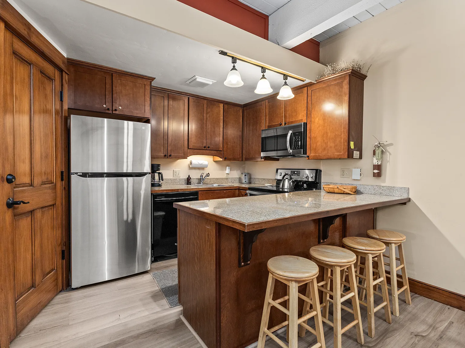 2 bed, 725 sqft, $3,750 — Photo 2