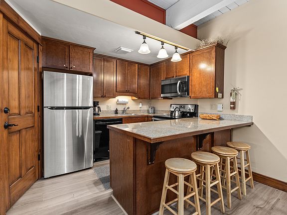 Kitchen | Breakfast Bar for 4