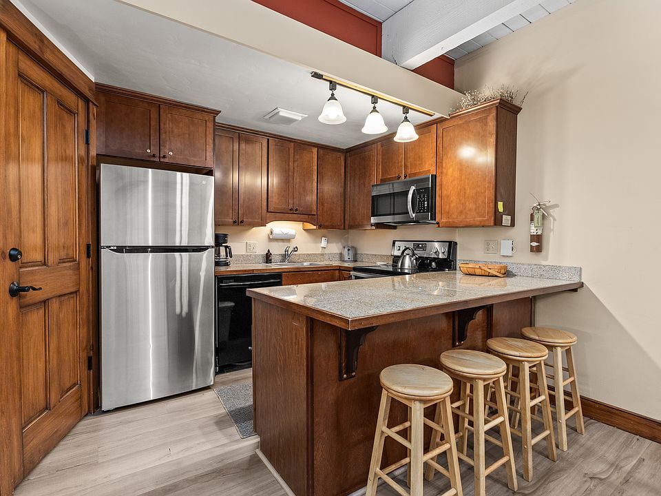 Kitchen | Breakfast Bar for 4