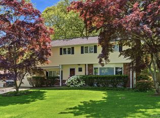 2 Bartel Pl, Huntington Station, NY 11746