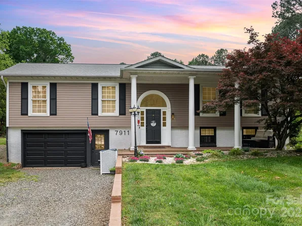 7911 Barkley Rd, Sherrills Ford, NC 28673
