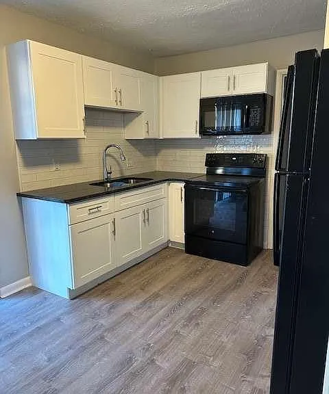 265 Peyton Pl SW — Photo 2