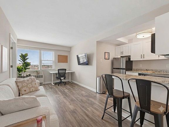 4th image of 2909 N Sheridan Rd APT 1310