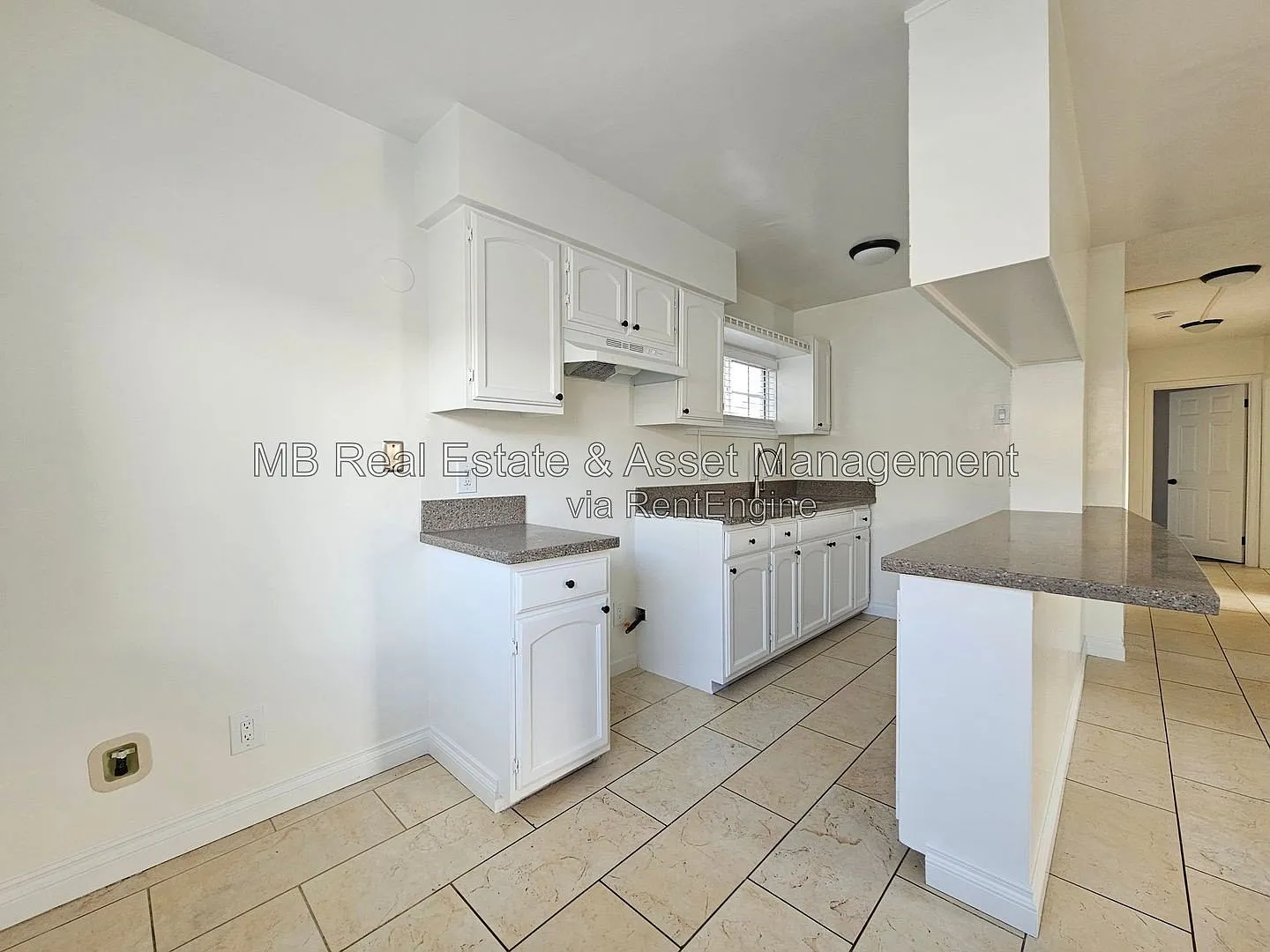 3 bed, 1.5 bath, 918 sqft, $3,195 — Photo 2
