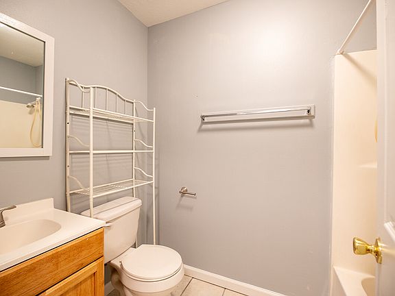 1152B-SHELLIE-bathroom_04252024