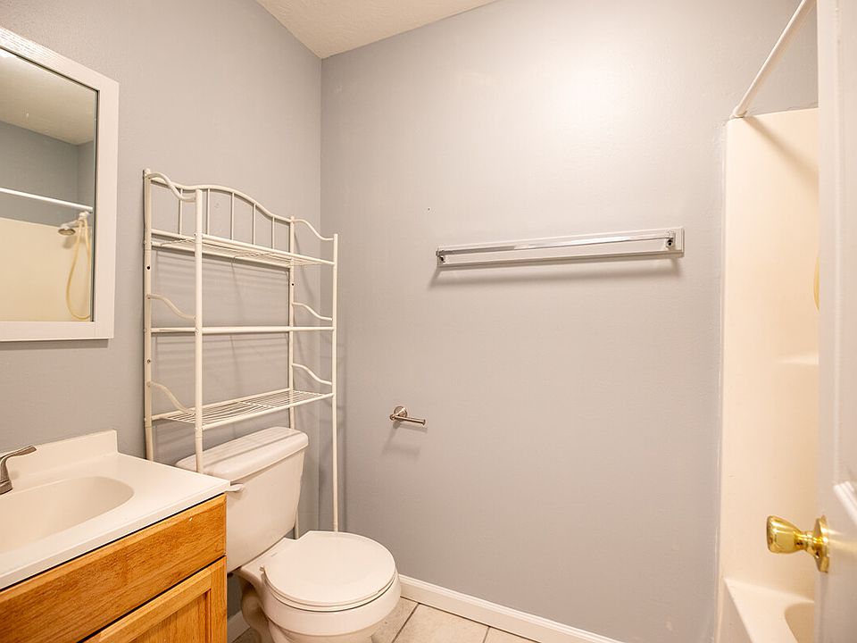 1152B-SHELLIE-bathroom_04252024