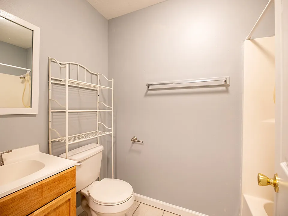 1152B-SHELLIE-bathroom_04252024