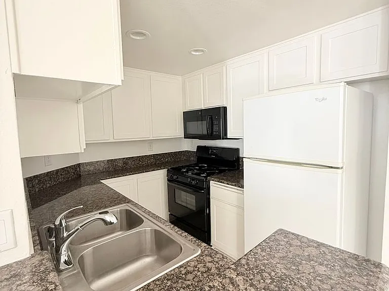 8715 Burton Way - Urban Feel Charming 2 bed 2 bath — Photo 11