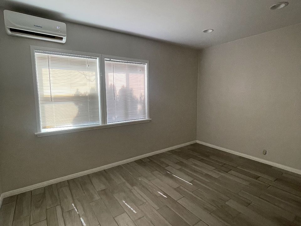 2nd image of 637 W Colorado Blvd