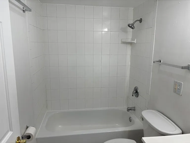 1900 W Knightsbridge Dr #1A — Photo 6