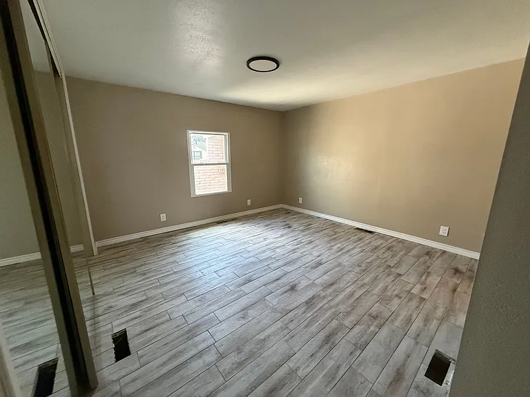 223 W Avenue J — Photo 9