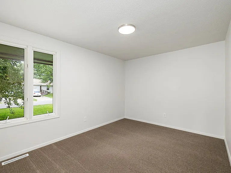418 W Olive St — Photo 13
