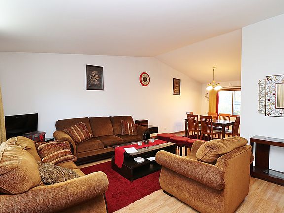 2nd image of 130 W Wrightwood Ave