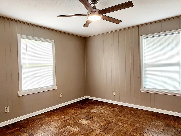 113 Laurel St — Photo 15