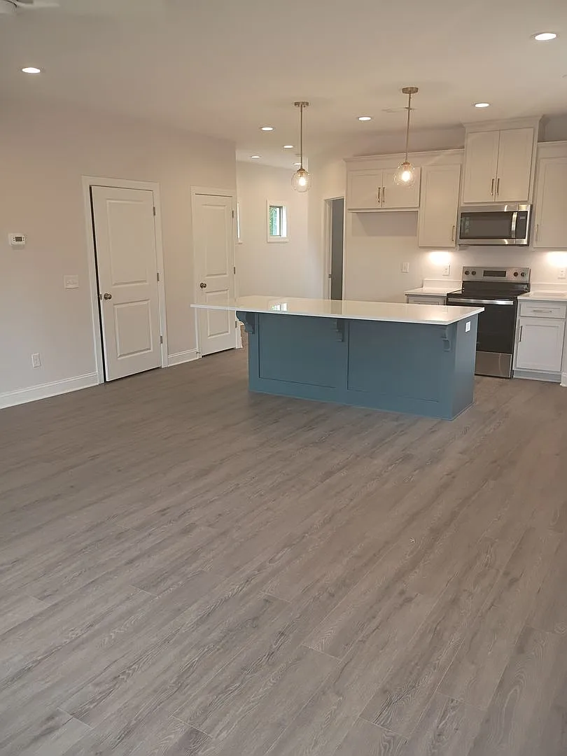 New Construction|Private Suites| Great Location — Photo 2