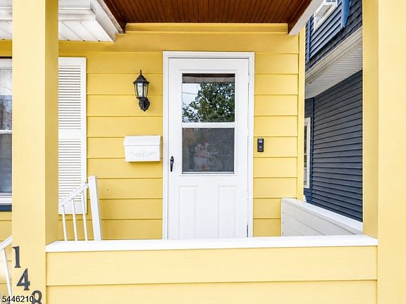 5th image of 148 Watson Ave