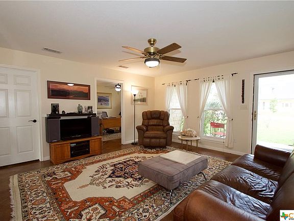 5th image of 204 River Hills Dr