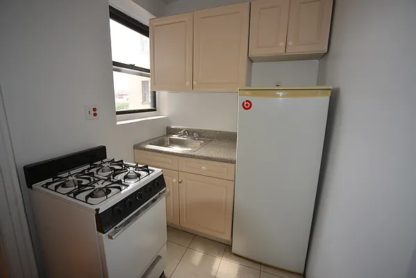 Rented by Voro, LLC | media 68