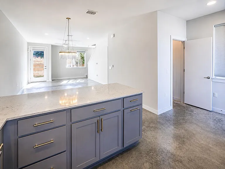 801 N Bluff Dr #40 — Photo 8