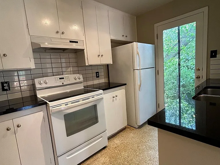 1202 Double Bend Back Rd — Photo 3
