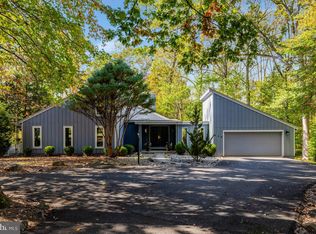 526 Springvale Rd, Great Falls, VA 22066