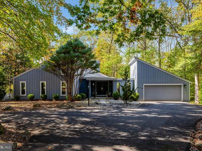 526 Springvale Rd, Great Falls, VA, 22066