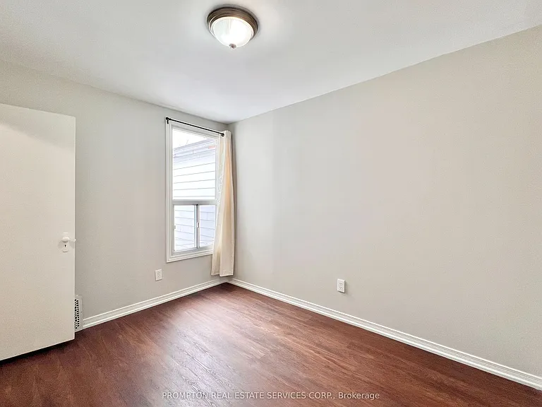 17 Winnifred Ave — Photo 33