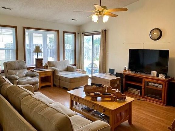 3rd image of 160 N Moonglow Ln