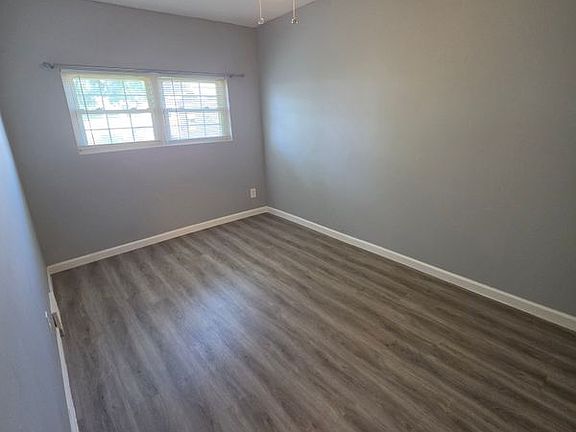 5th image of 208 Hoffman Rd