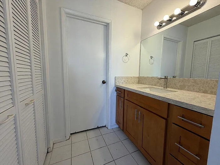 2240 Kuhio Ave #1002 — Photo 5