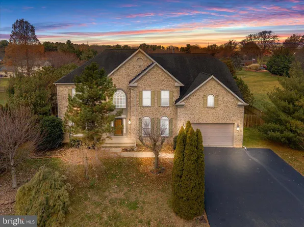 13814 Emerson Dr, Hagerstown, MD 21742