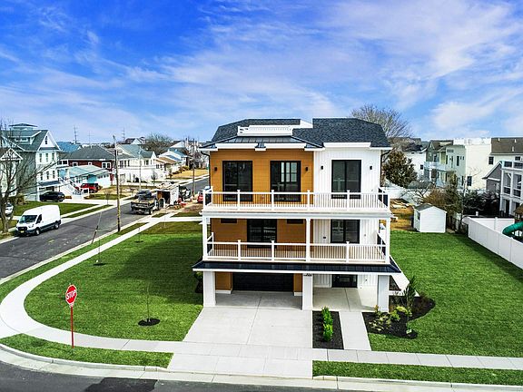 4th image of 3601 Westminster Ln
