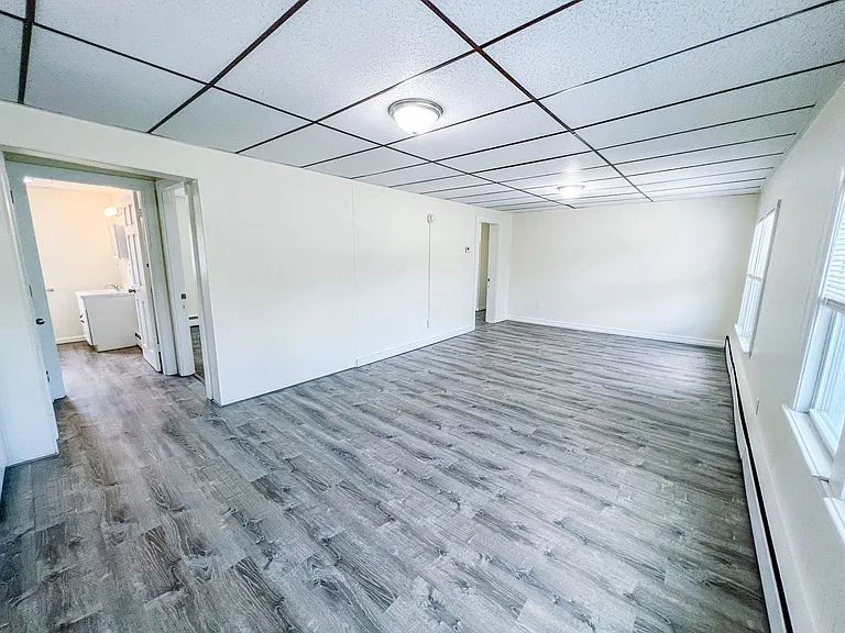 82 Willow St — Photo 3
