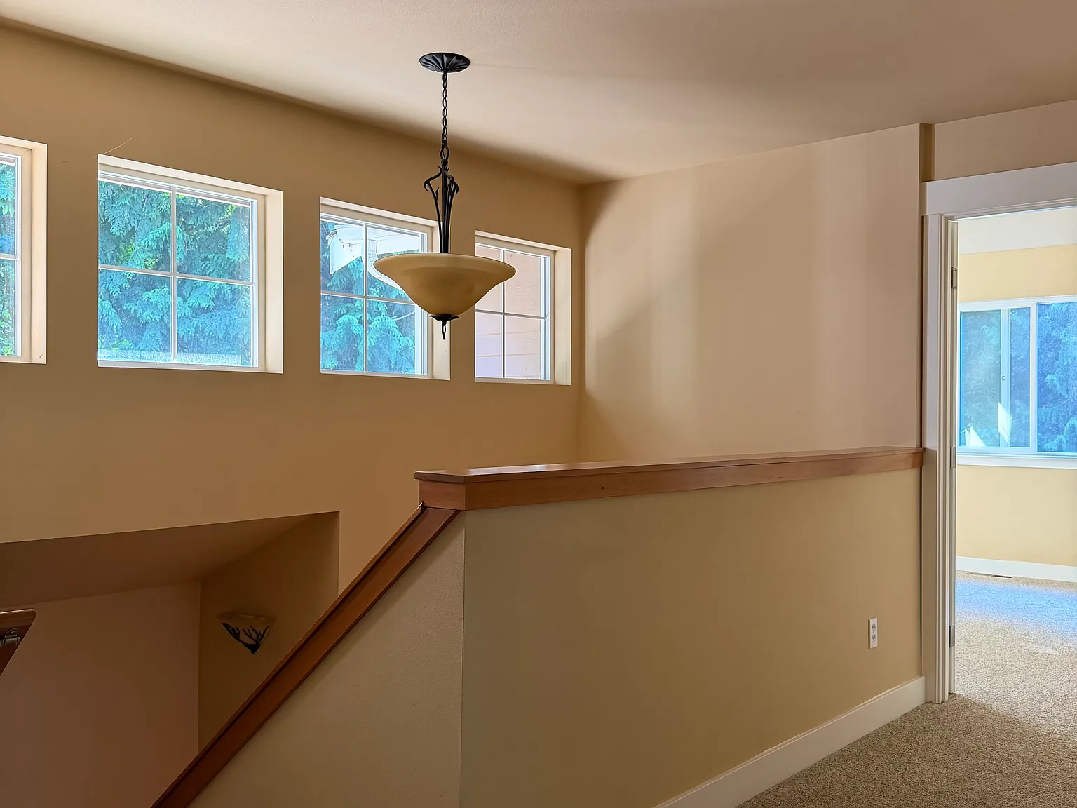 4 bed, 2.5 bath, 2800 sqft, $3,900 — Photo 4