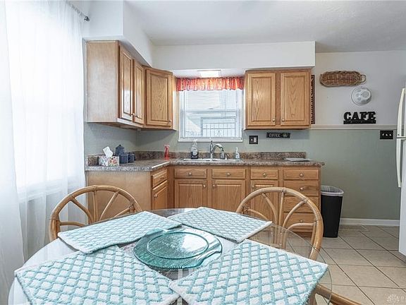 5th image of 1701 Barney Ave